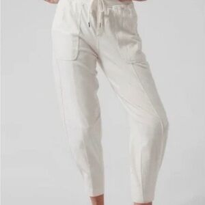 Athleta Farallon Jogger in Magnolia White. Size S. NWT